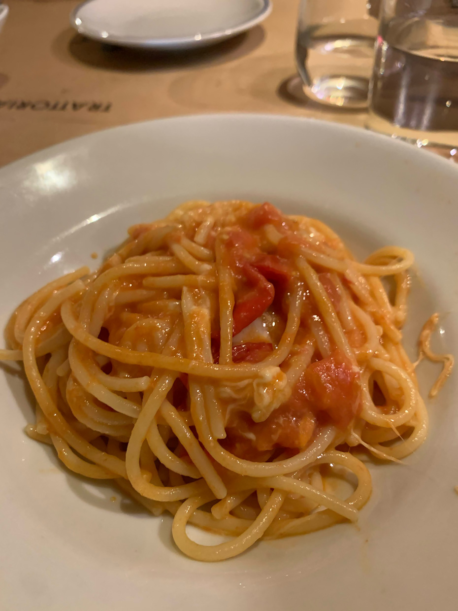 ANTICA TRATTORIA CIBOのトマトとチーズのスパゲティ