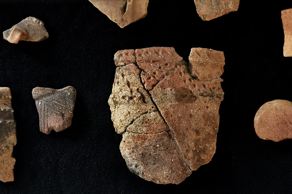カンナテ遺跡で発見された3000年前の土器。伊仙町歴史民俗資料館