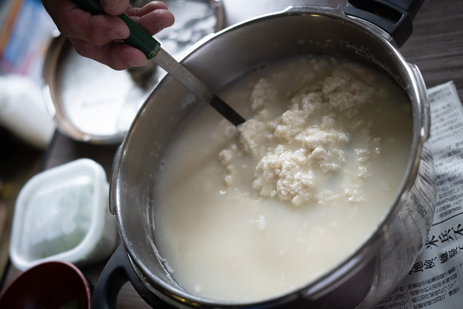 豆腐になる前の状態がゆし豆腐。