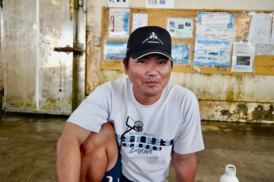 平良新希さん。卒業していく漁師が多い中で今後の海を守る新たなる希望の彼。