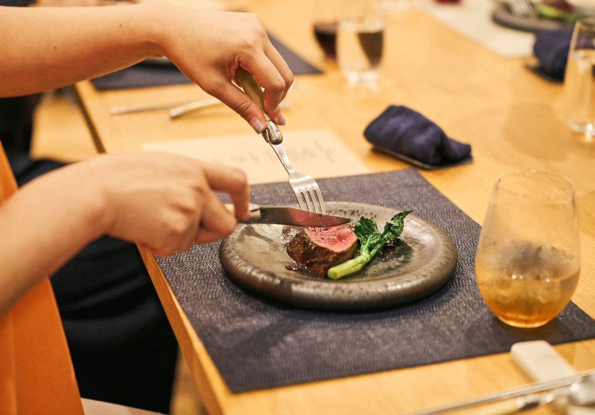 絶妙な火入れはフレンチの技。「鹿肉がこんなにおいしいなんて知らなかった！」といった声も聞かれました。