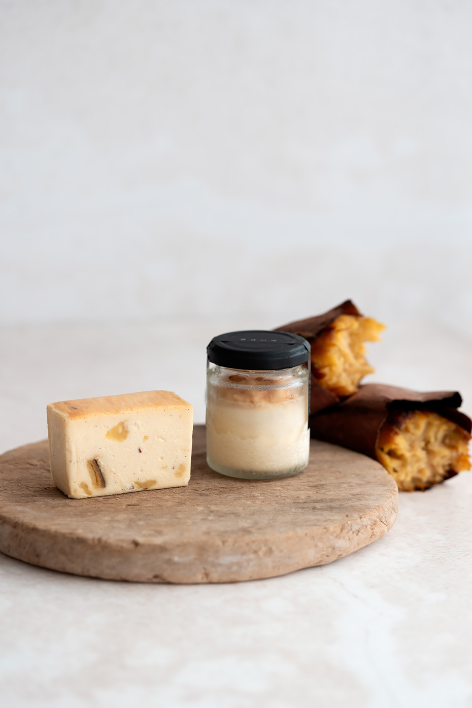 秋限定第2弾　鹿児島産紅はるか使用「焼き芋チーズテリーヌ」＆「ヨコハマチーズケーキ（焼き芋）、メインの定番チーズテリーヌ