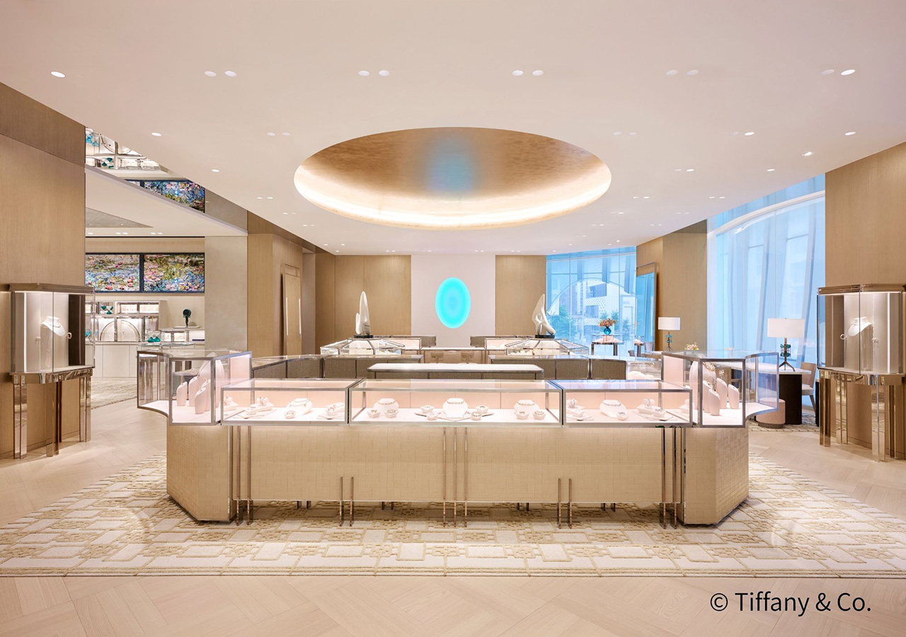 〈ティファニー銀座〉を包む、久遠色の天井。金沢の金箔メーカーが紡ぐ、伝統と未来