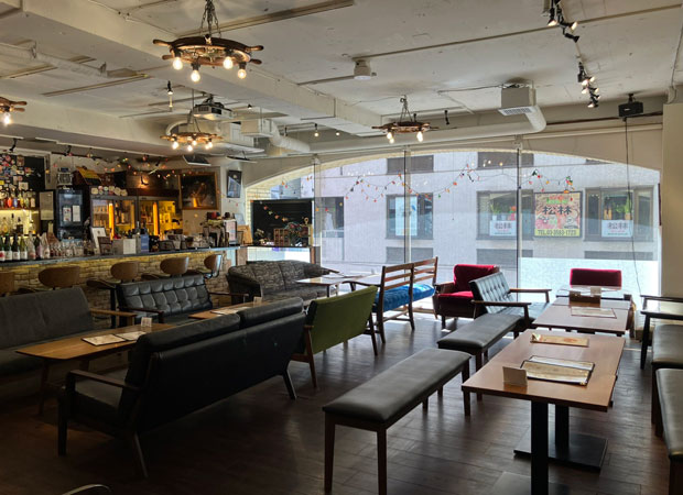 第２回は東北の食材をふんだんに使った料理を味わえる、赤坂の〈東北cafe&dining トレジオンポート〉で開催。