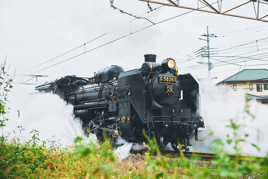 1988年に登場したパレオエクスプレス。牽引するのは、C58363（シゴハチ　サンロクサン）。1972年に引退。県内の小学校の校庭で“余生”を過ごし、現役復活した。車両は2012年にリニューアルされ快適。2025年は、12月7日までの土休日を中心に運行している。