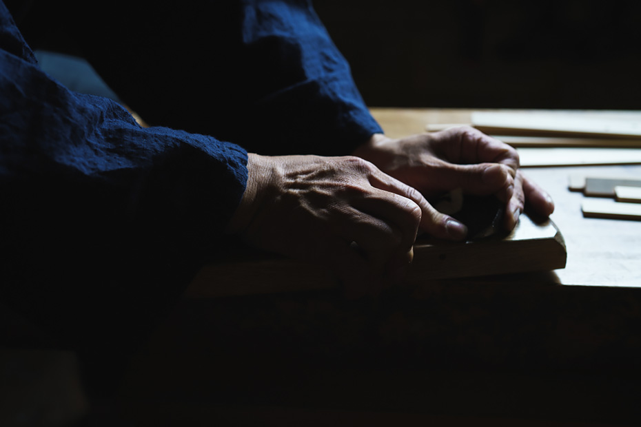 HULS GALLERY 初のブランドブック『工芸の居場所』