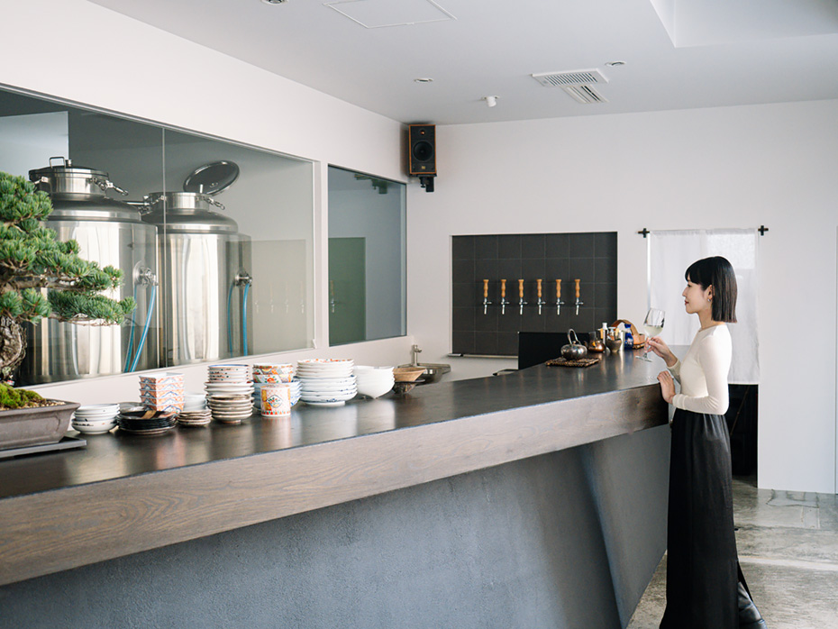 醸造所と立ち飲みパブを併設した新しいスタイルの酒場。