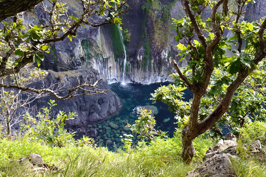 「男の涙」という滝に到着。