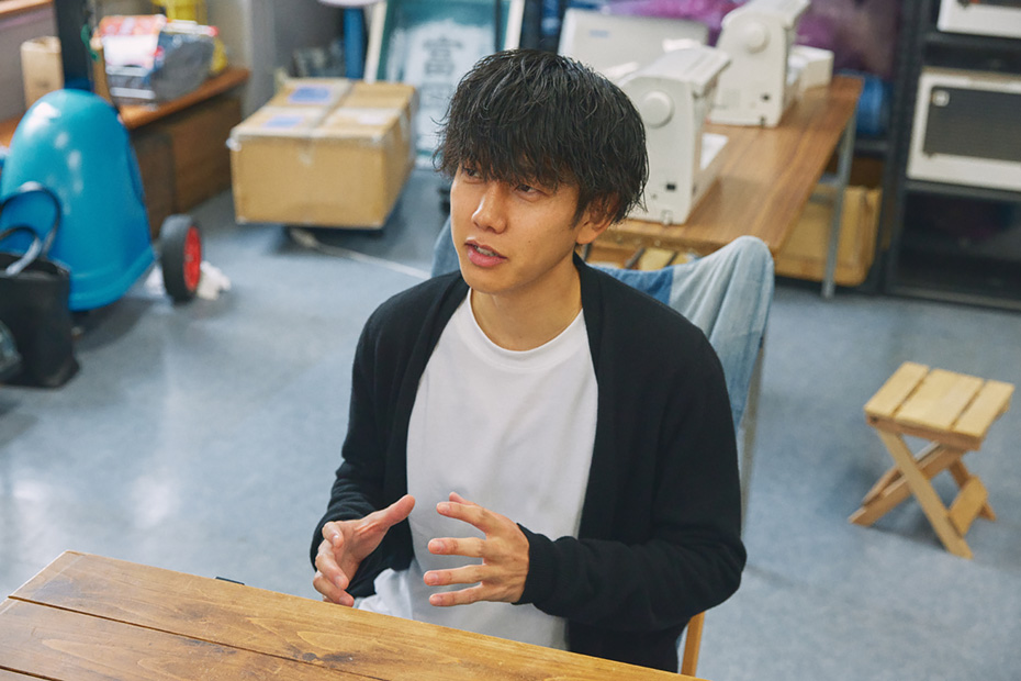 もともとはサッカーをやっていたが、怪我で引退。次に好きだったのがファッションだったという小林さん。起業もいつかはしたいと思っていたそうだ。