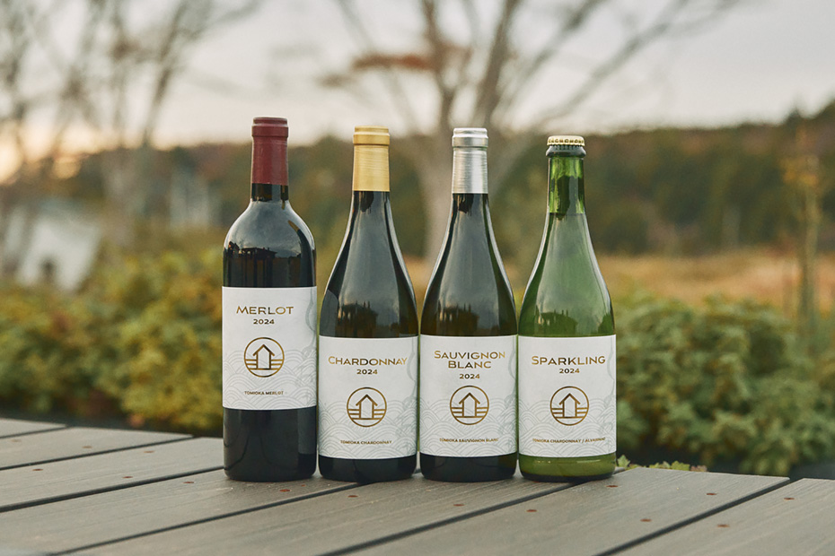 2024ビンテージのワインたち。赤、白、スパークリングのほか、「サクラ・ロゼ」という名前の、お花見にぴったりなロゼもある。