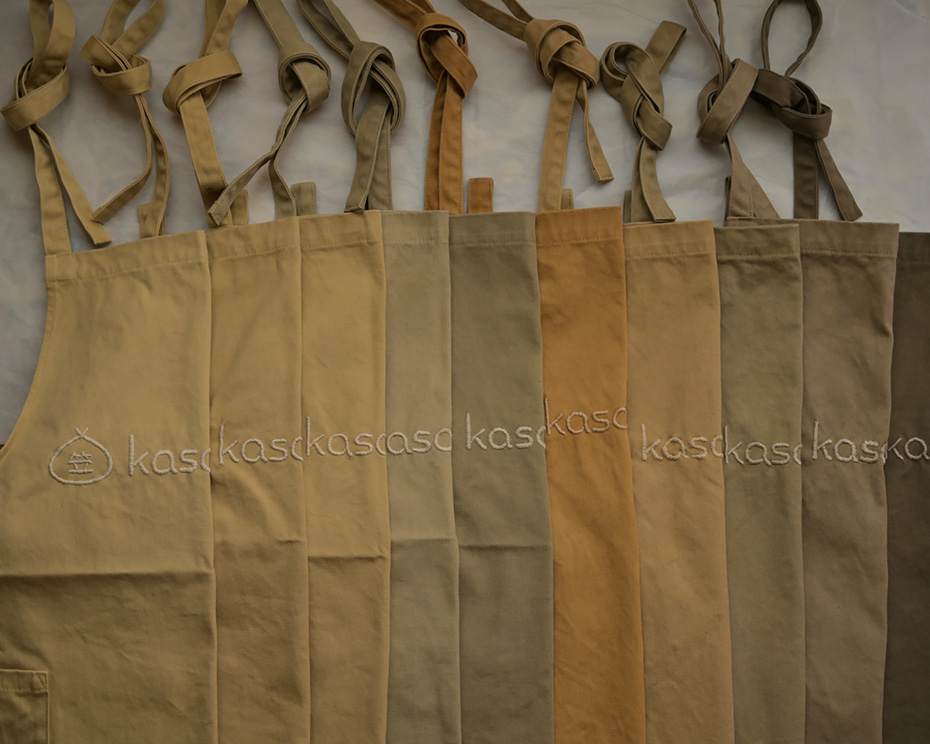 カフェエプロン染色（全て栗染め）