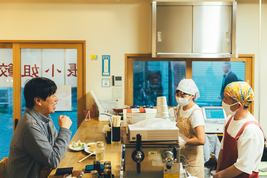 ご夫婦の出会いは山下さんが中国に赴任していた際。帰国後、退職し、2019年に2人でお店を出すことを決めた。山下さんはもともと会社員時代から立石に在住。開発が進むことは知っていて、すでに整備が済んでいたこの場所で開業した。「再開発が進んで、外から来る人は減りました。地元の方に支えられていますね。新しい方にはもちろん期待をしています」。