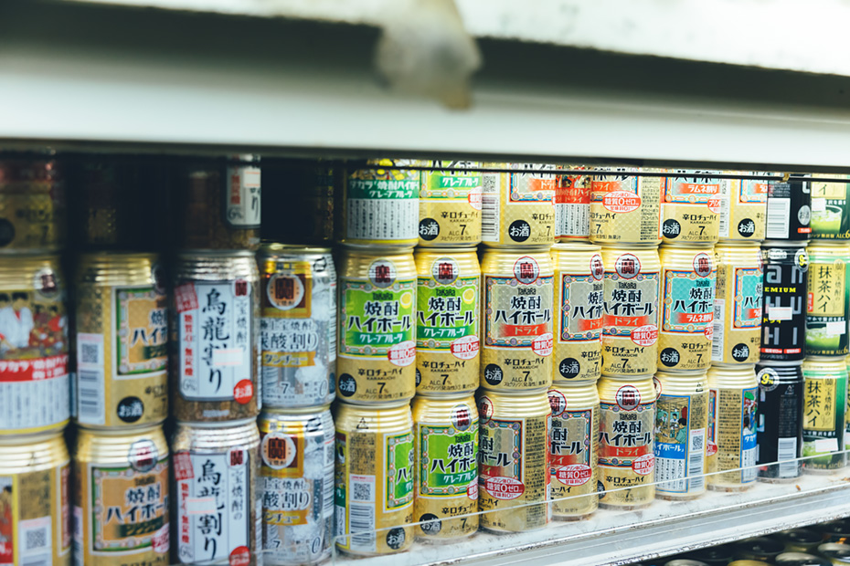 充実、いや充実すぎる宝酒造商品のラインアップ。「最近は<抹茶ハイ>も人気。よそで並んでないのがあるなんて言ってもらえます。うちはずっと置いているんですけどね。お客さんの中にはいろいろな味を味を召し上がる方もいらっしゃいますよ」。