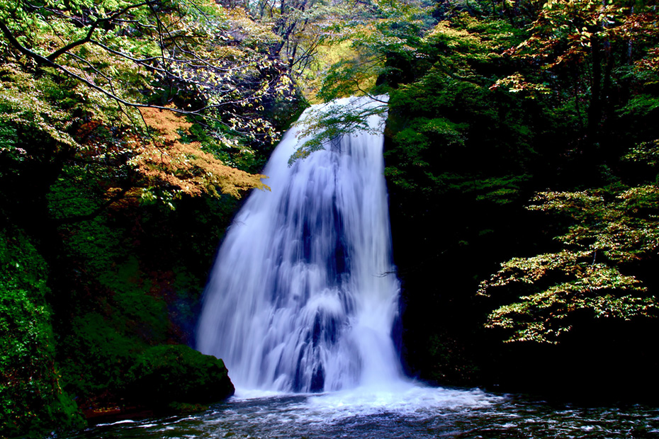 秋田県藤里町・峨瓏の滝
