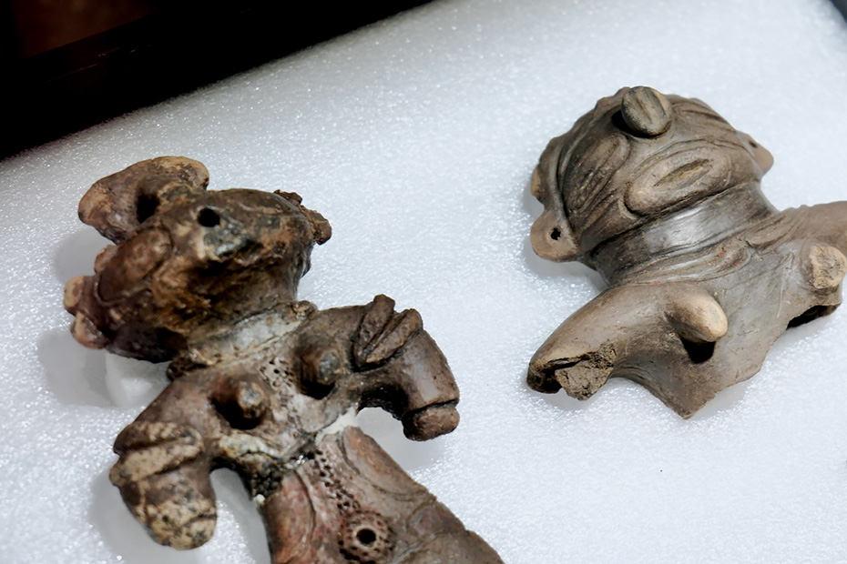青森県西目屋村川原平遺跡出土の土偶（縄文時代後期3000年前）。西目屋村中央公民館