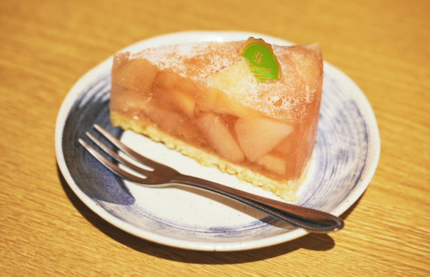 スイーツタイムに提供された、りんごのタルト。