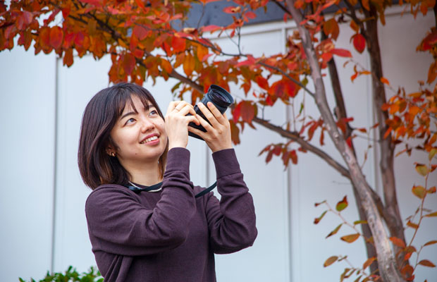 高校生のとき写真部だったという佐々木さん。カメラを片手に出かけることも。(写真提供:佐々木芽)