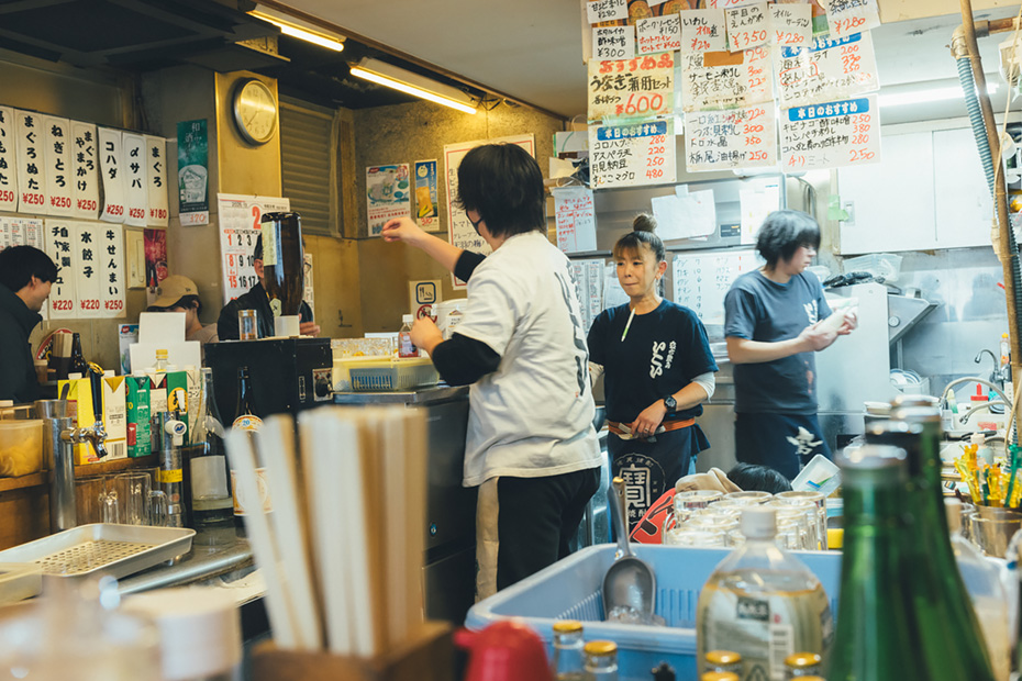東京の立ち飲みの名店〈いこい〉