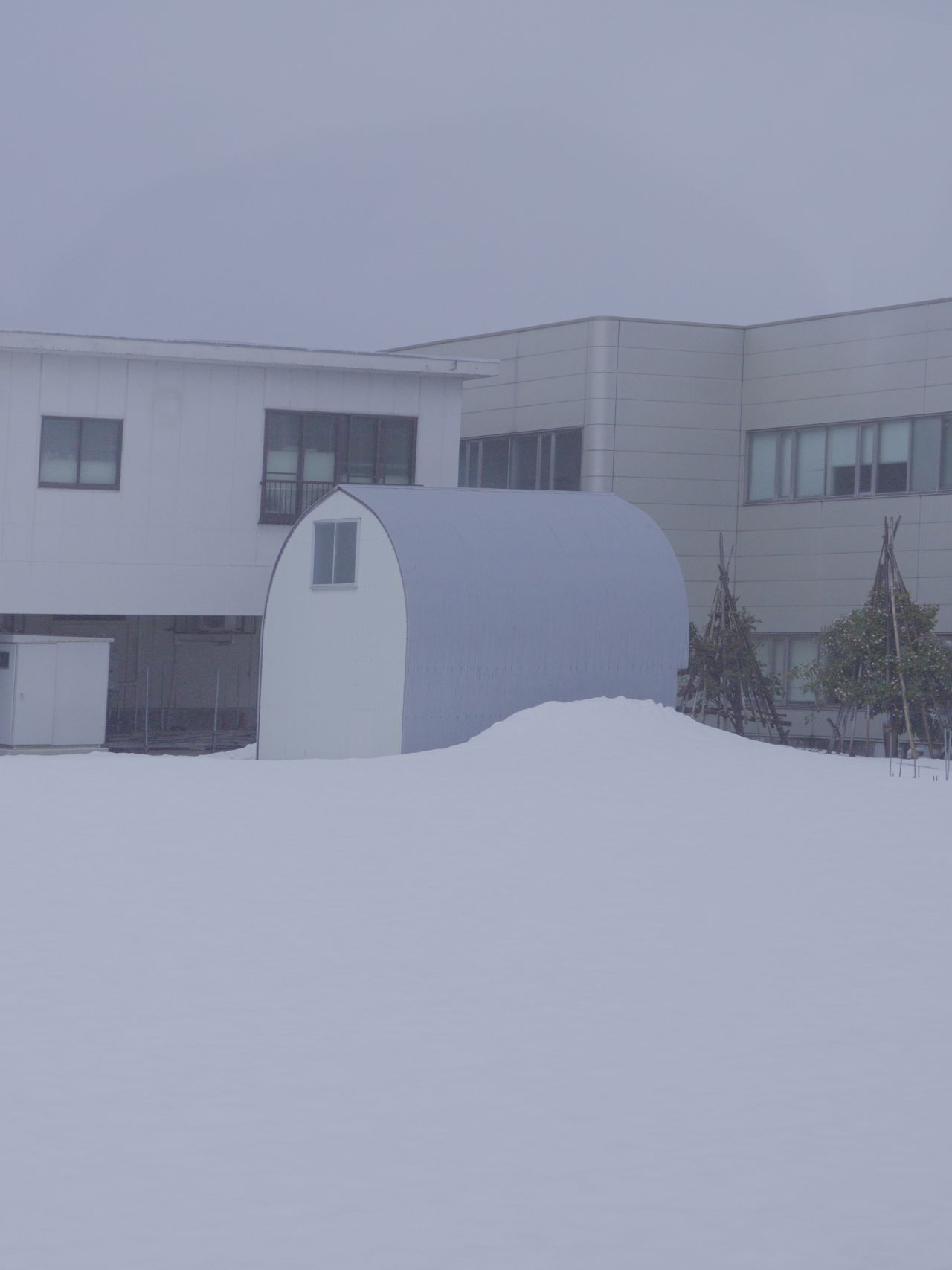 雪の残る長岡市内