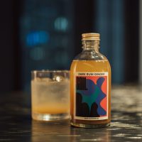 山梨発のドリンクブランド〈SOIL〉が提案する夜のジンジャーエール ダークラムジンジャー