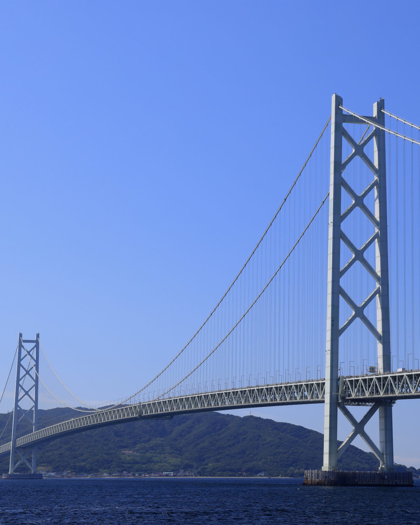 晴れの日の明石海峡大橋