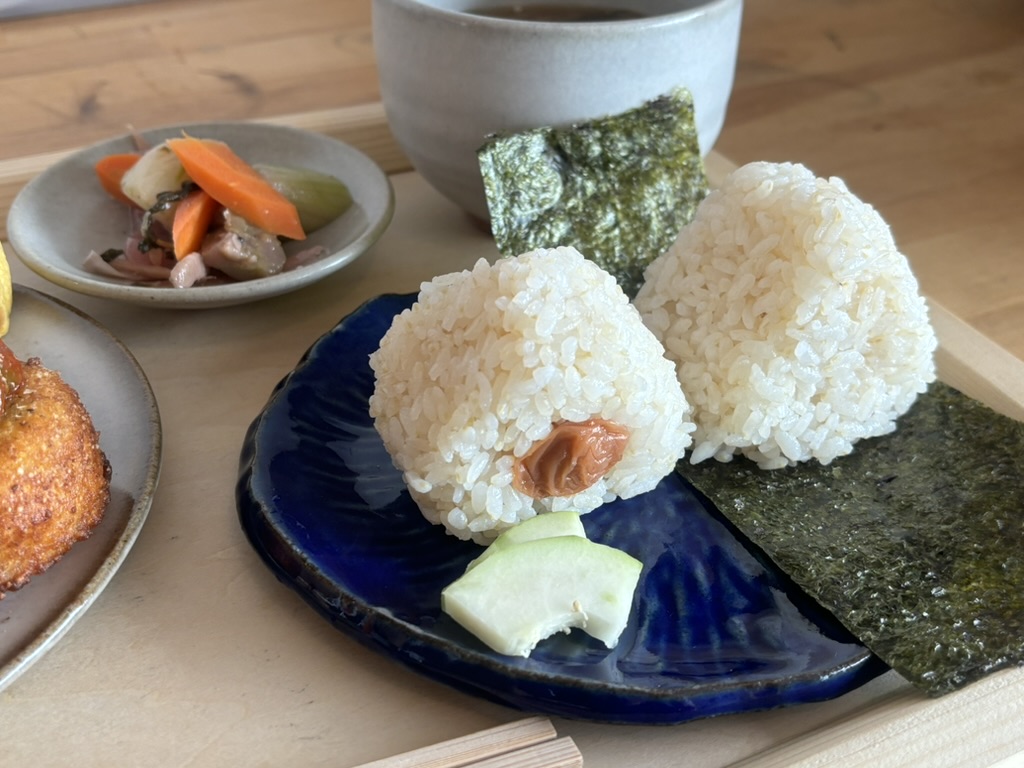喫茶Piricaの「おむすび定食」
