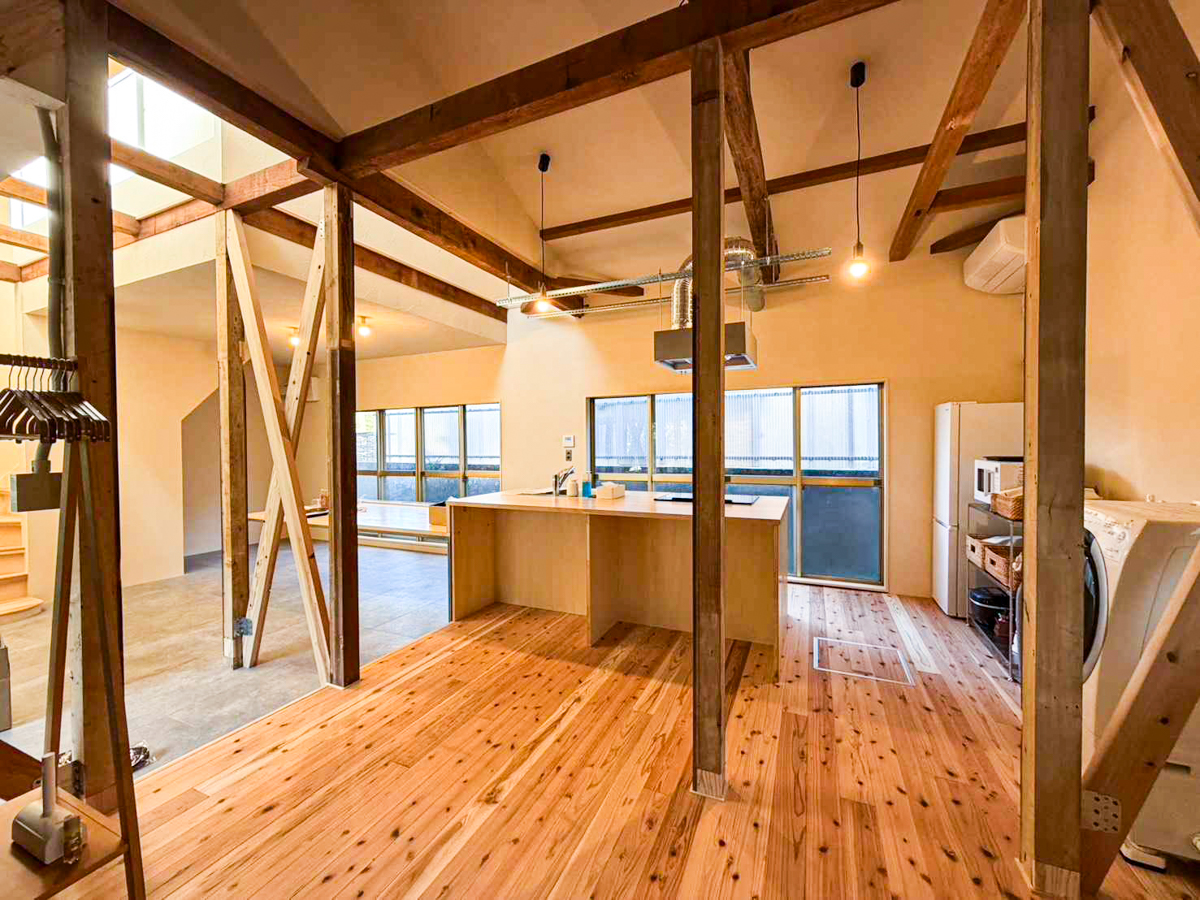 大分県別府市野田〈TOJIHAUS〉リビング・キッチンの様子