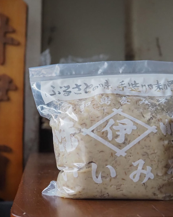 麦と塩だけで生み出す、驚きの甘みと香り。 愛媛・宇和島に伝わる〈全麦麹味噌〉｜発酵ブレンド