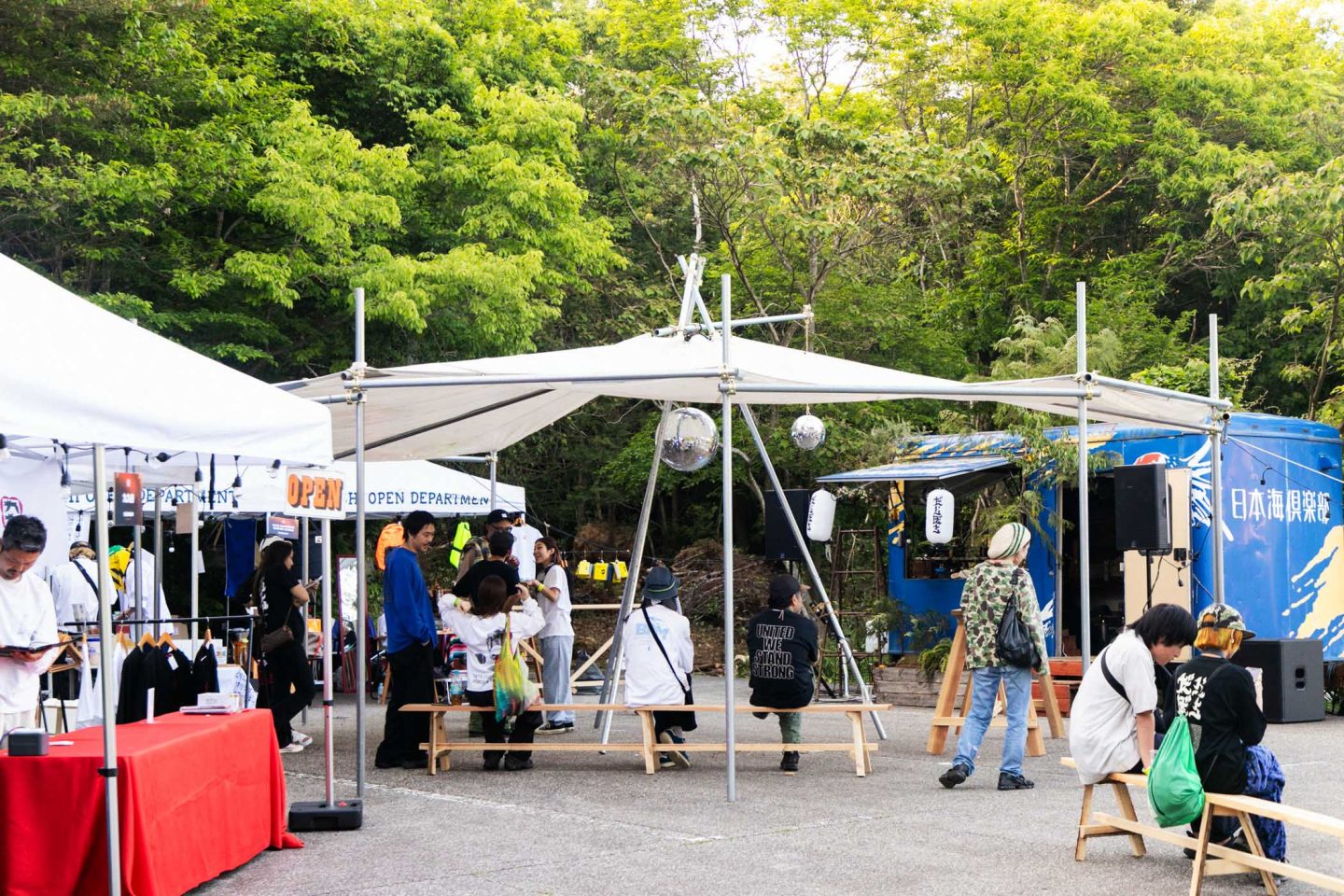 だらぼち音楽祭を楽しむ人たち