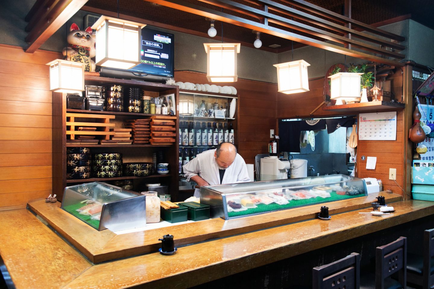宝寿司店内