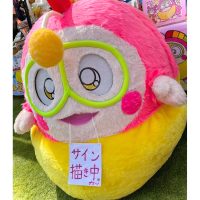 イラストを書くのも得意なプク丸ちゃん。色紙などを口から入れてもらい、体内でサインやイラストを描き、描き終えたら口から出す。