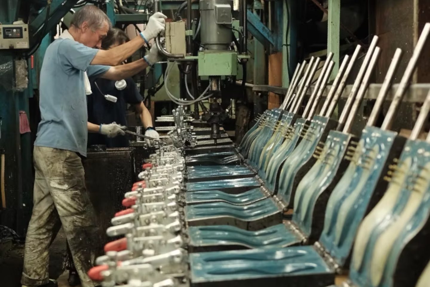 HEPのオリジナルソールを製造する大阪の工場