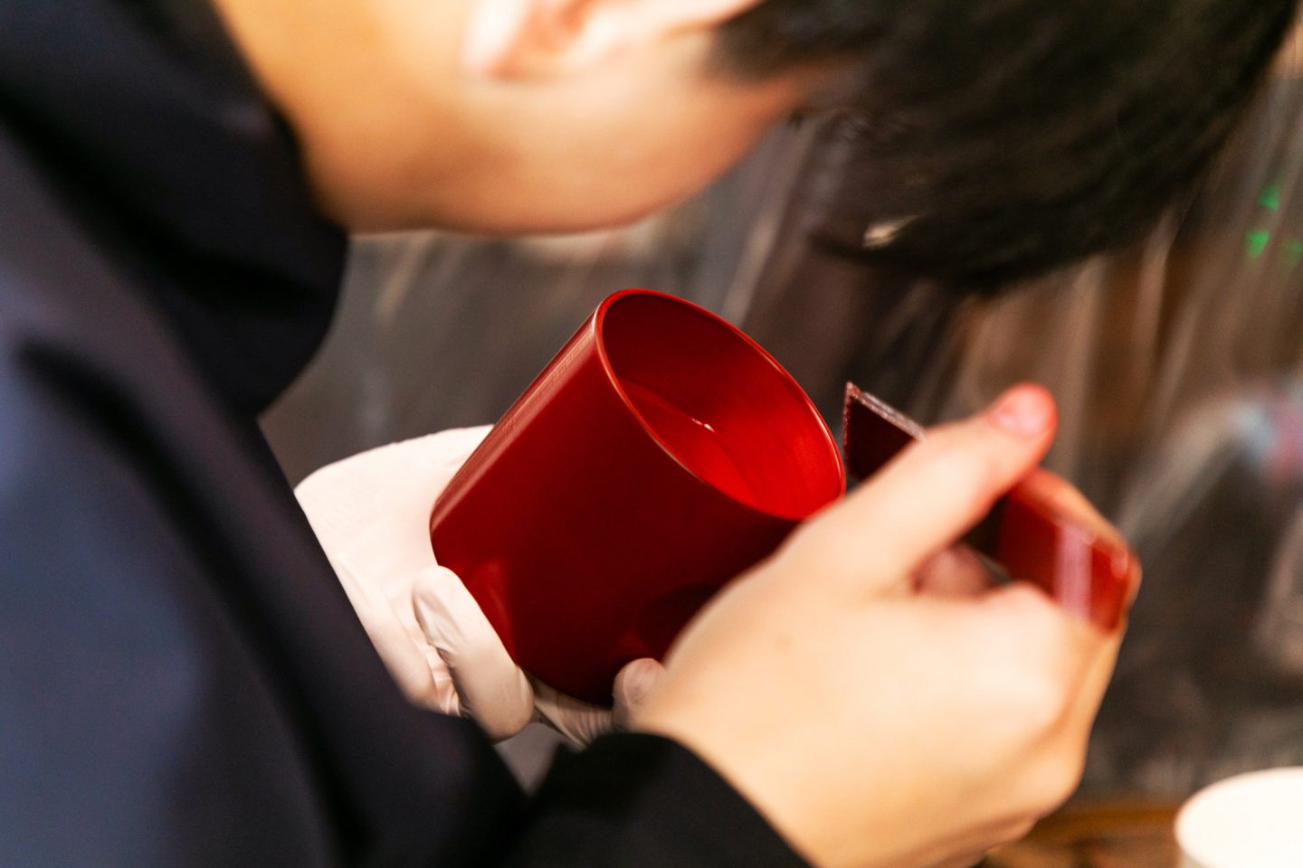 田谷漆器店のトレーラーハウス工房での制作風景・五十嵐一晴氏撮影