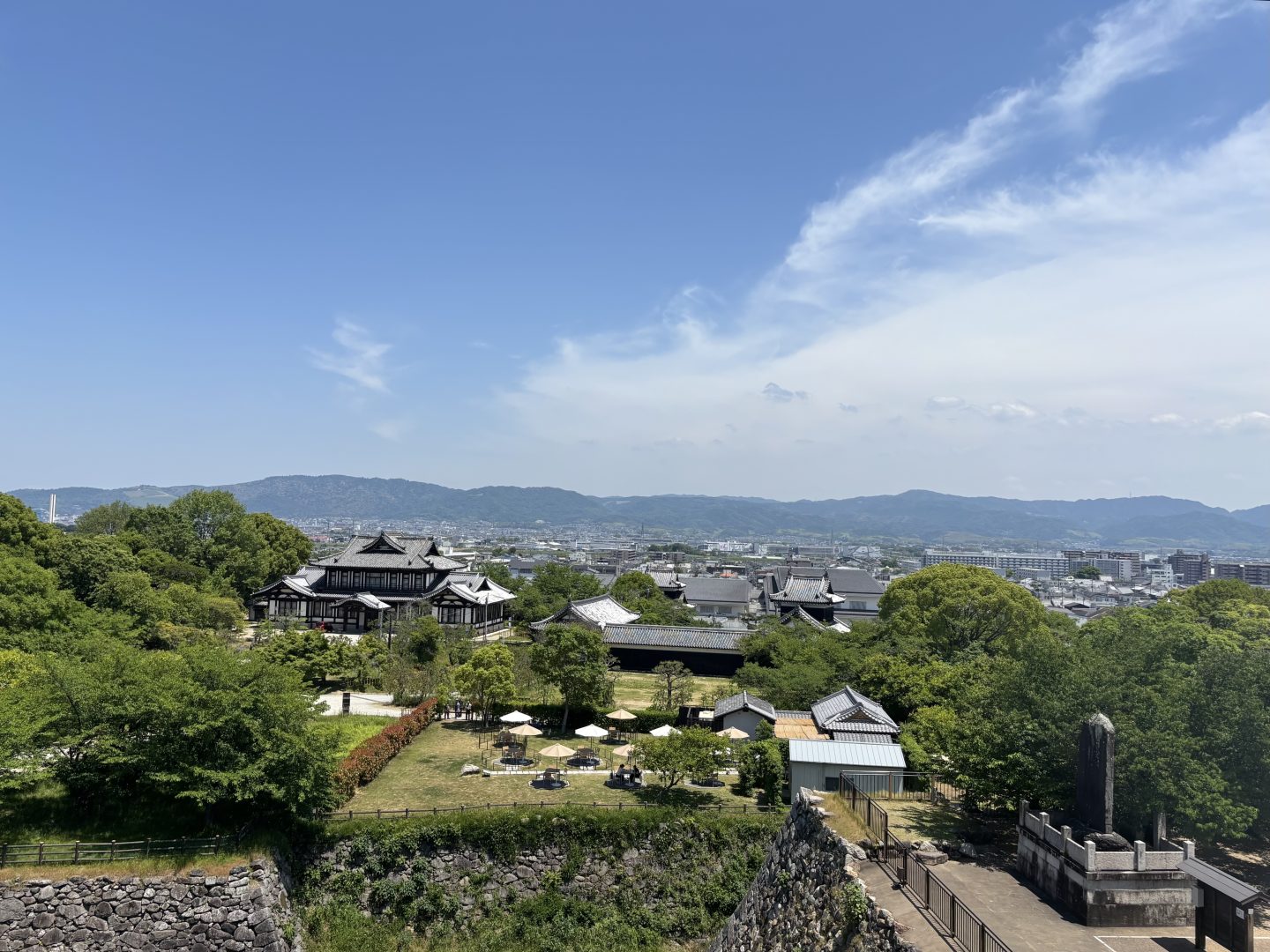 〈郡山城跡〉の天守台の展望施設からの眺め