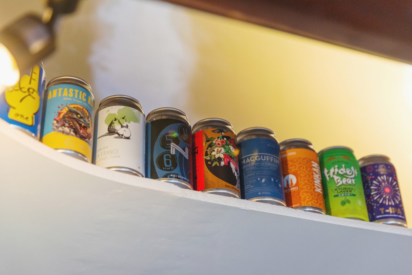 〈KISSA 喫酒と喫サ〉の全国から厳選してセレクトした20種類近い缶ビール
