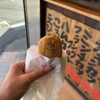 奈良県大和郡山市の老舗惣菜店〈ころっけのハヤシ〉のコロッケ