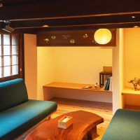 奈良県大和郡山市の一棟貸し宿〈帰々 KIKI〉のリビングスペース