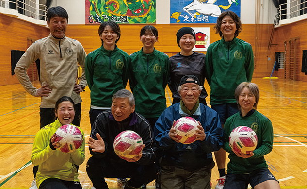 泥にまみれ、未来を耕す。棚田を守る女子サッカーチーム「FC越後妻有」