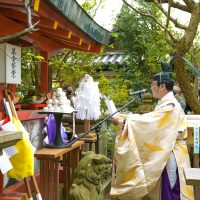 まんじゅう発祥の地、奈良県奈良市〈林神社〉の「饅頭まつり」という伝統的な神事の様子